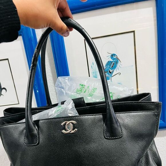 Chanel Executive Tote bag authenticated - Picture 4 of 8